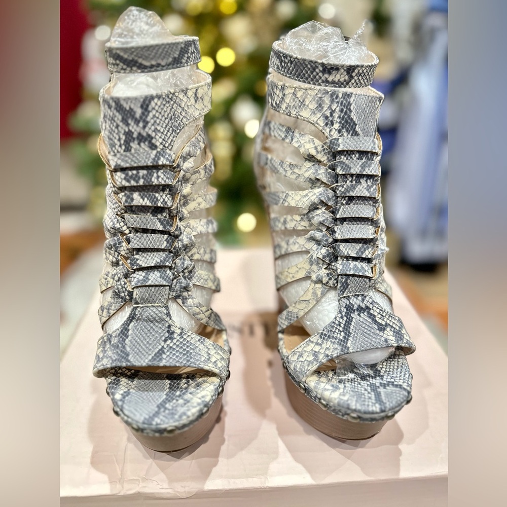 JustFab Snake Draycee Wedges
7.5 Women Platform Heels